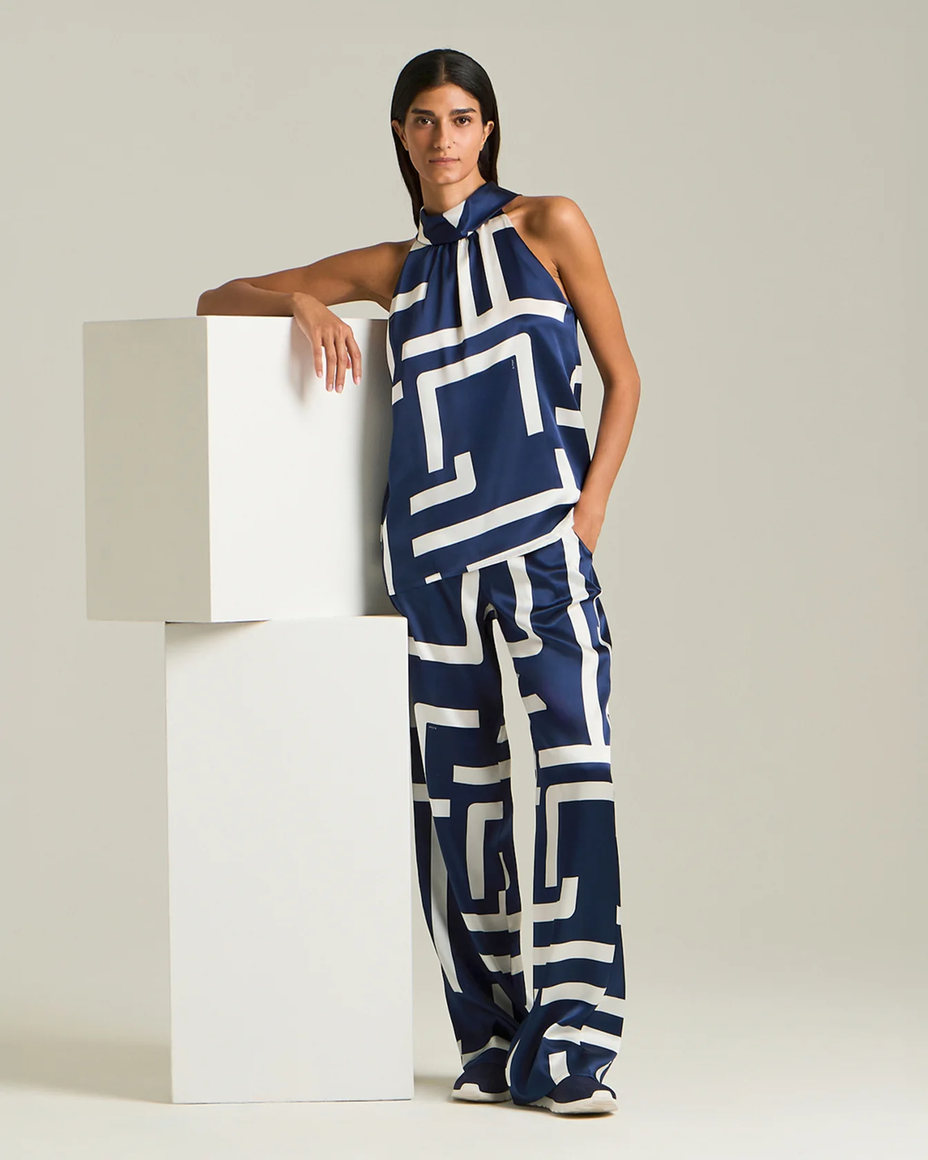 SILK TROUSERS WITH INFINITY MAZE PATTERN - Image 5